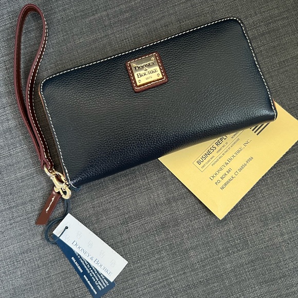 Dooney & Bourke Handbags - NWT DOONEY & BOURKE ZIP AROUND LARGE WALLET WRISTLET CASE ORGANIZER